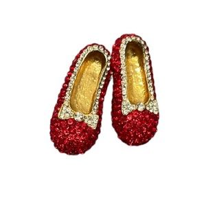 🌻Ruby Red Slippers Pin